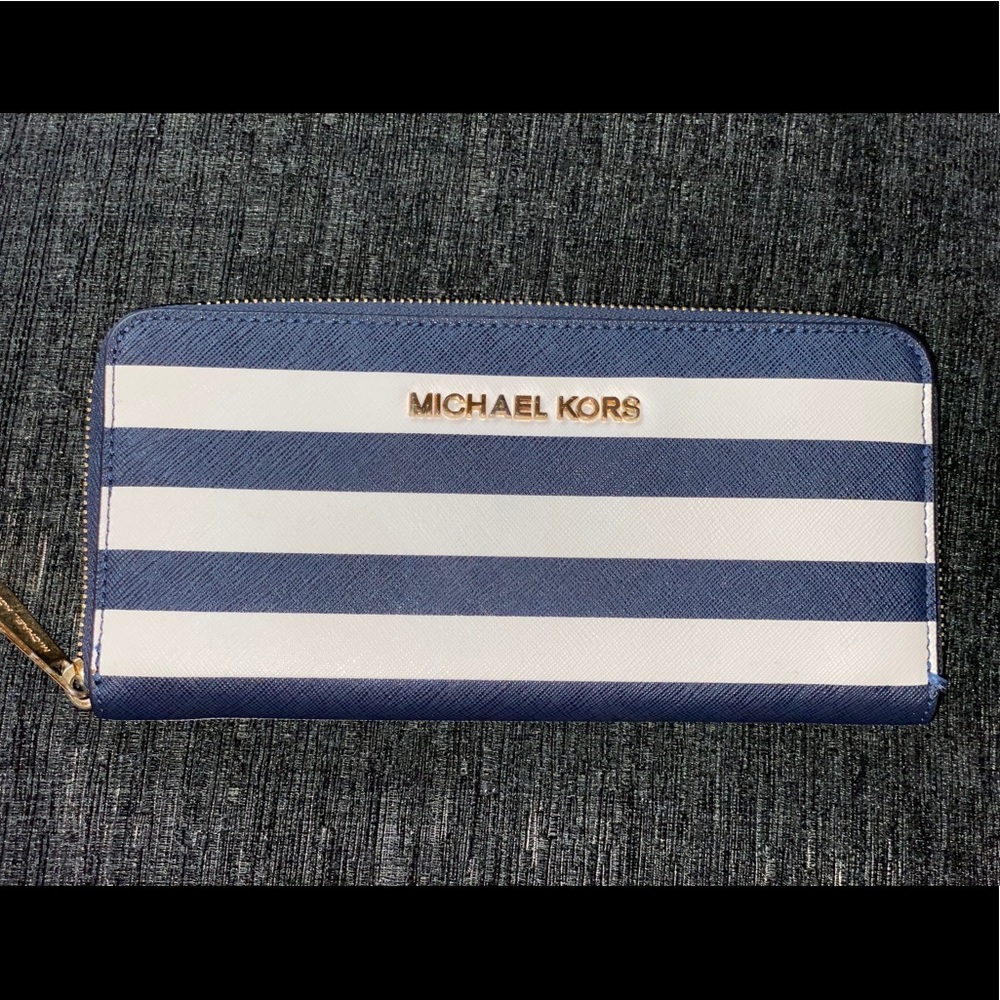 Continental wallet